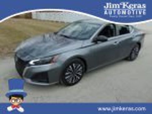 Used 2024 Nissan Altima 2.5 SV image 1