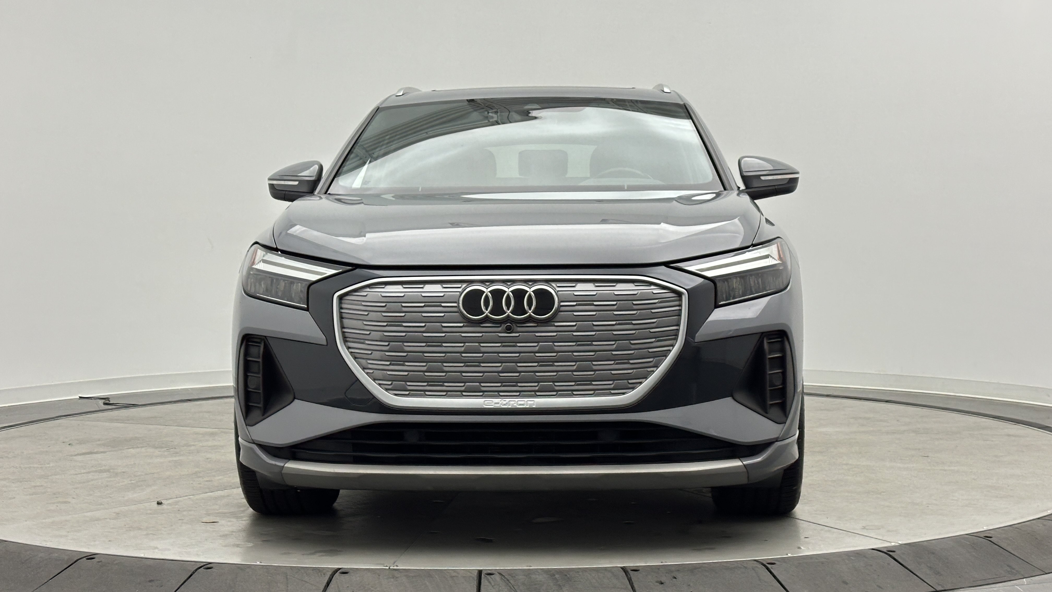 Used 2023 Audi Q4 e-tron Premium Plus w/ Premium Plus RWD image 2