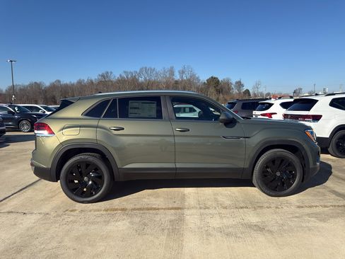 New 2026 Volkswagen Atlas Cross Sport SE FWD image 4
