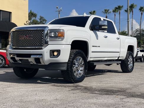 Used 2016 GMC Sierra 2500 Denali w/ Duramax Plus Package AWD/4WD image 11