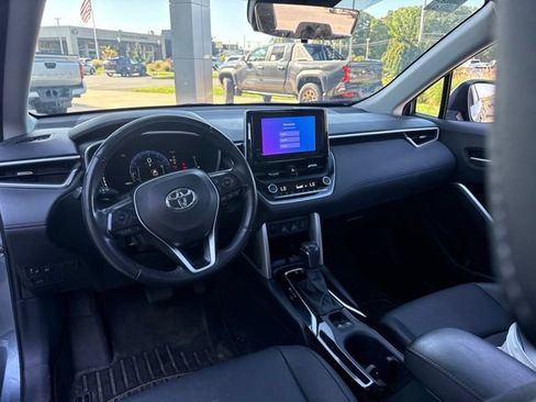 Used 2024 Toyota Corolla Cross XLE w/ Convenience Package AWD/4WD image 27