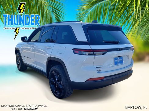 New 2026 Jeep Grand Cherokee Limited w/ Limited Altitude Package AWD/4WD image 3