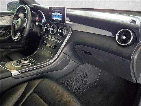 Used 2019 Mercedes-Benz GLC 300 4MATIC image 21