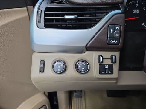 Used 2017 Chevrolet Suburban LT AWD/4WD image 25