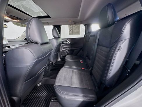 Used 2023 Mitsubishi Outlander SE image 27