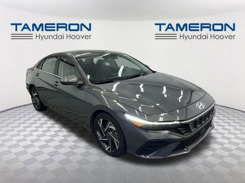 Used 2025 Hyundai Elantra SEL FWD image 7
