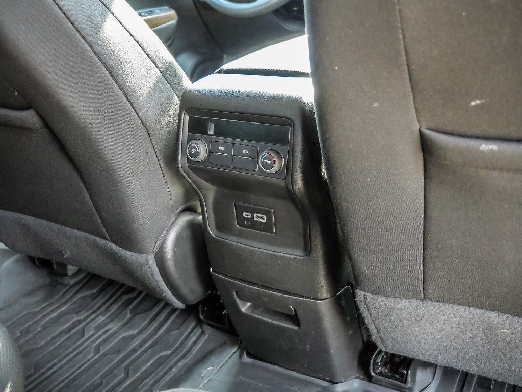 Used 2023 GMC Acadia SLE w/ LPO, Floor Liner Package FWD image 21