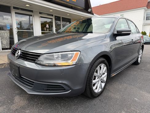 Used 2012 Volkswagen Jetta SE image 3