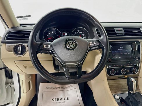 Used 2018 Volkswagen Passat 2.0T SE FWD image 12
