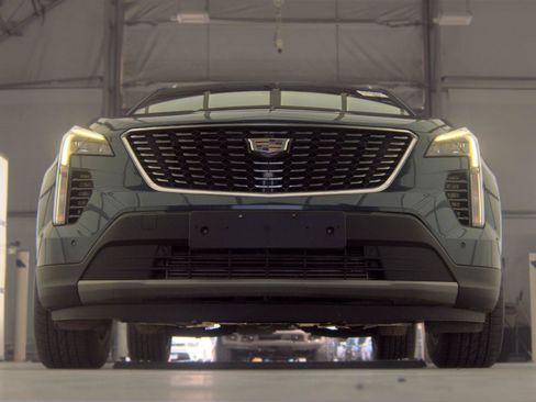 Used 2019 Cadillac XT4 Premium Luxury w/ Cold Weather Package AWD/4WD image 7