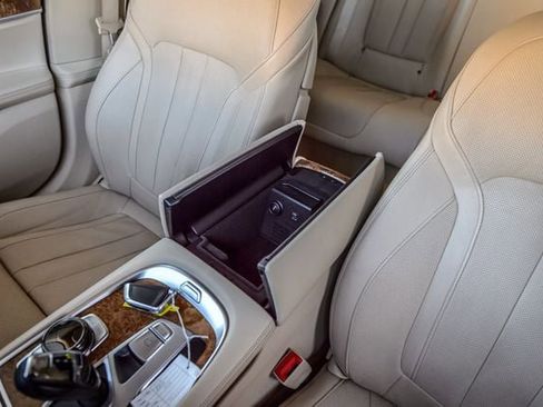 Used 2018 BMW 740i image 35