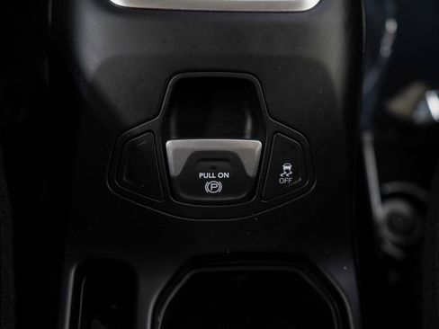 Used 2018 Jeep Renegade Latitude w/ Cold Weather Group AWD/4WD image 24