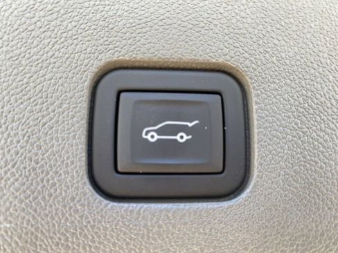 Used 2023 Cadillac XT6 Premium Luxury w/ Technology Package image 8