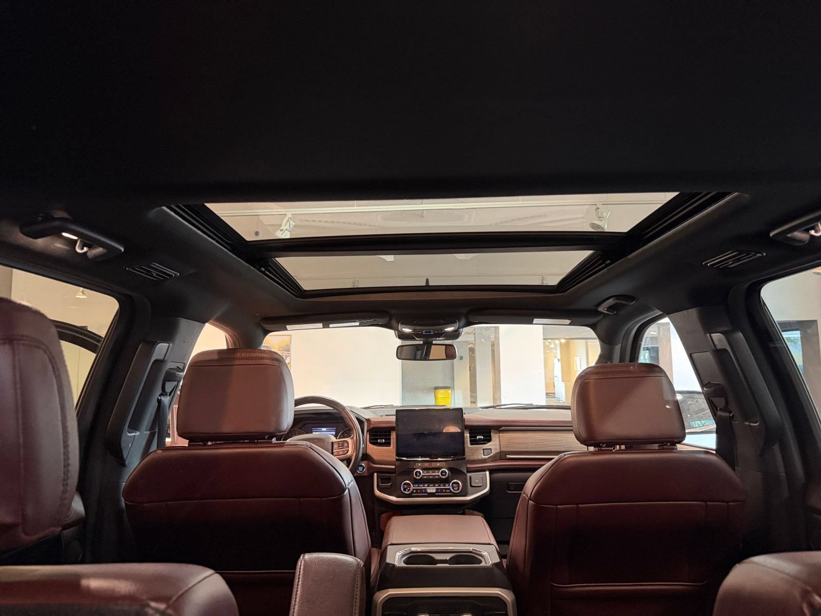Used 2024 Ford Expedition Limited AWD/4WD image 29