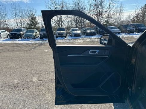 Used 2025 Ford Explorer ST-Line w/ ST-Line Street Pack image 20