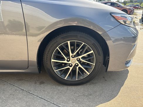 Used 2016 Lexus ES 350 w/ Luxury Package w/Wood Trim FWD image 13