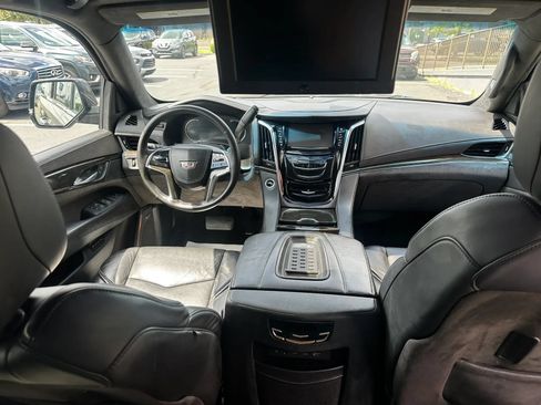 Used 2017 Cadillac Escalade Platinum AWD/4WD image 20