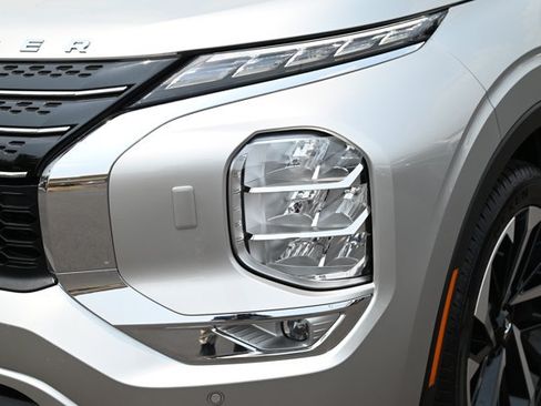 New 2023 Mitsubishi Outlander SEL AWD/4WD image 10