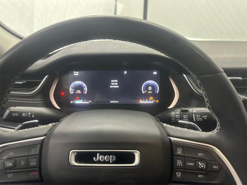 Used 2023 Jeep Grand Cherokee Laredo w/ Luxury Tech Group I image 26