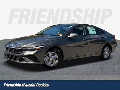 Used 2025 Hyundai Elantra SE FWD image 1