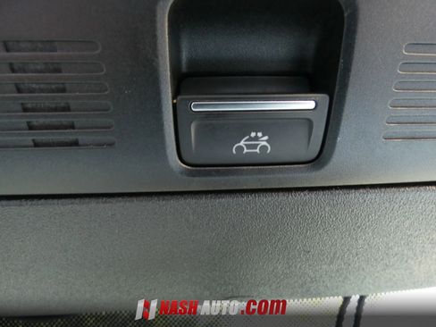 Used 2014 Volkswagen Beetle TDI FWD image 60