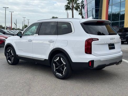 Used 2024 Kia Telluride S image 3