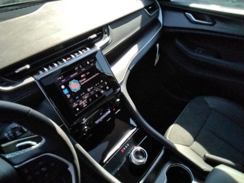 New 2025 Jeep Grand Cherokee Altitude w/ Trailer Tow Package image 30