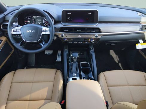 Used 2022 Kia Telluride SX w/ Towing Package FWD image 11