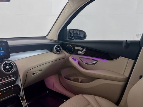 Used 2021 Mercedes-Benz GLC 300 image 23