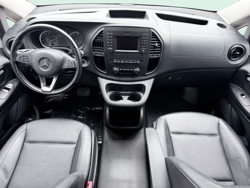 Used 2018 Mercedes-Benz Metris Passenger image 2
