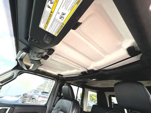 Used 2018 Jeep Wrangler Unlimited Sahara AWD/4WD image 19