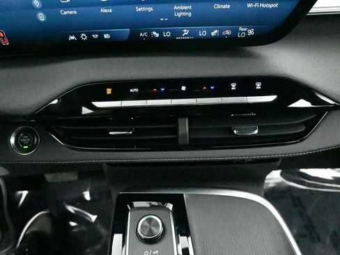 Used 2025 Buick Enclave Preferred AWD/4WD image 14