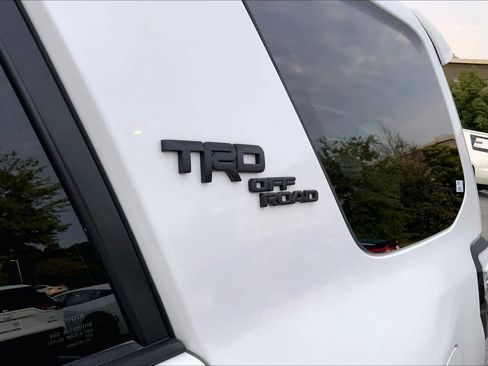 Used 2023 Toyota 4Runner TRD Off-Road Premium w/ Off Road Premium Plus Package AWD/4WD image 10