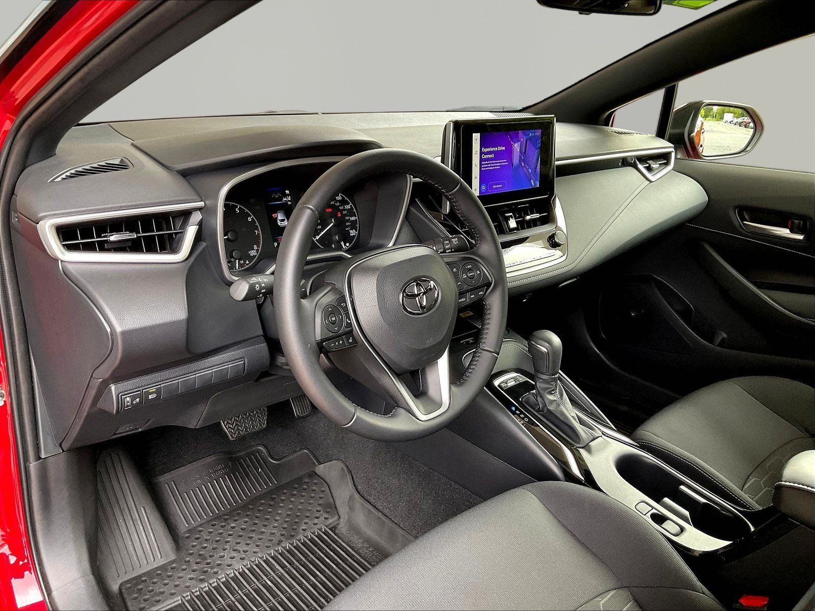 Used 2025 Toyota Corolla SE w/ SE Package FWD image 17
