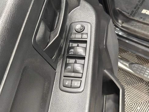 Used 2017 RAM 1500 Express AWD/4WD image 40