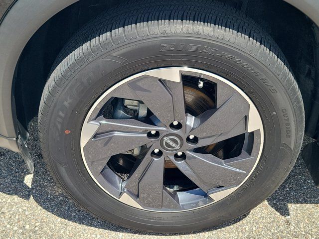 Certified 2026 Nissan Rogue SV FWD image 8