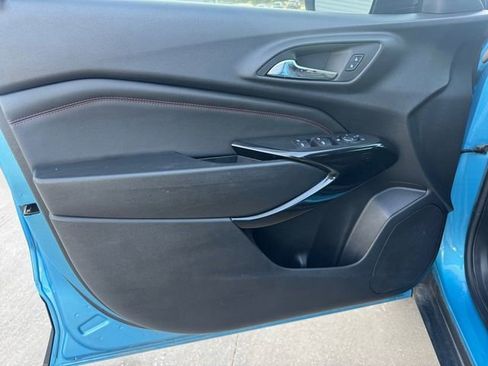 Used 2025 Chevrolet Trax RS w/ Sunroof Package FWD image 4