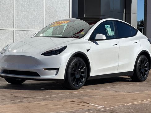 Used 2023 Tesla Model Y Long Range image 8