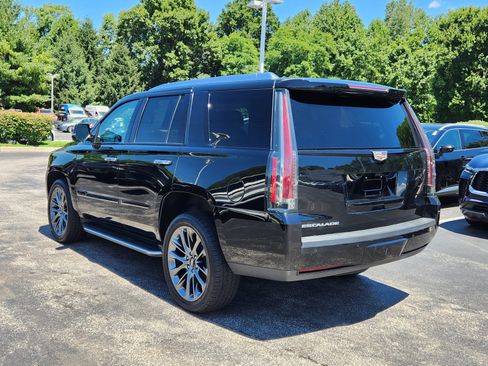 Used 2020 Cadillac Escalade Luxury w/ Escalade Sport Edition AWD/4WD image 3