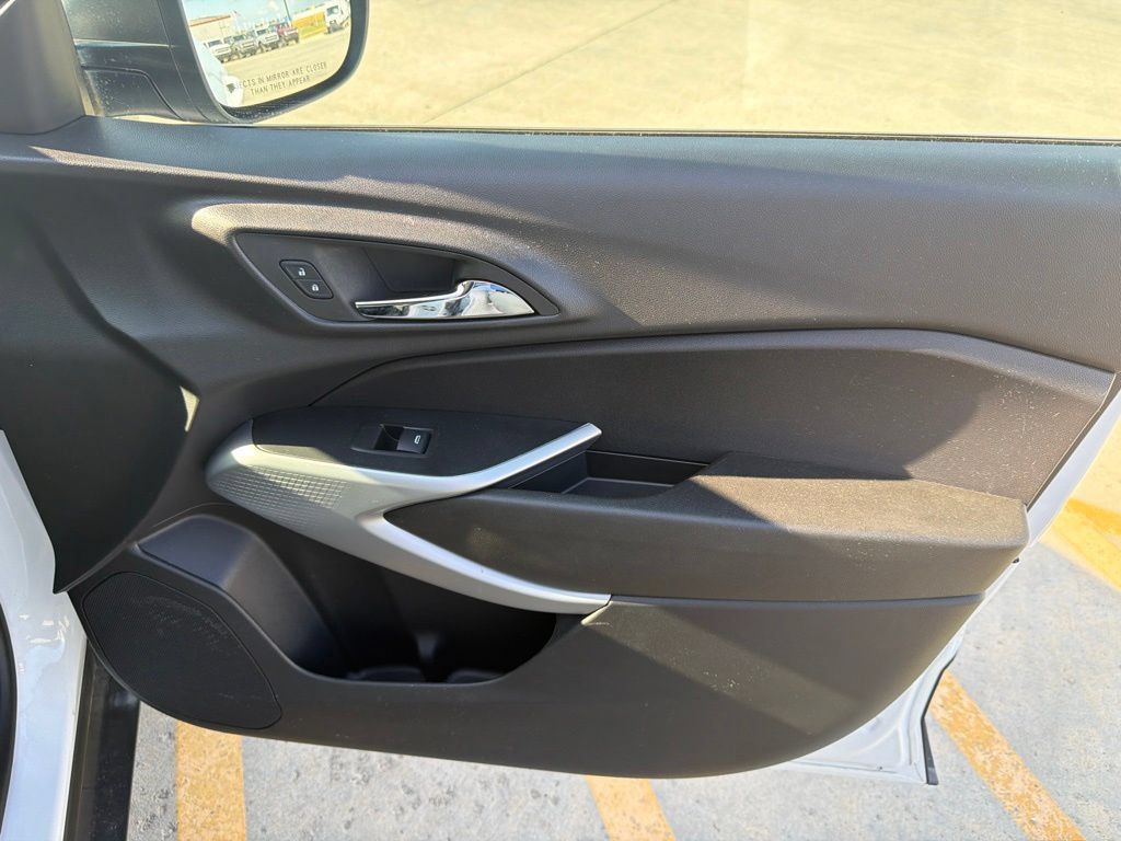 Used 2026 Chevrolet Trax LS FWD image 34