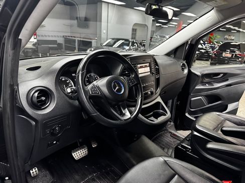 Used 2018 Mercedes-Benz Metris Passenger image 36