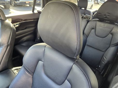 Used 2017 Volvo XC90 T6 Momentum w/ Vision Package image 21