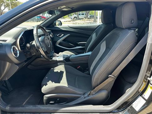 Used 2018 Chevrolet Camaro LT RWD image 9