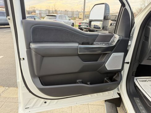 Used 2026 Ford F450 Platinum w/ FX4 Off-Road Package image 13