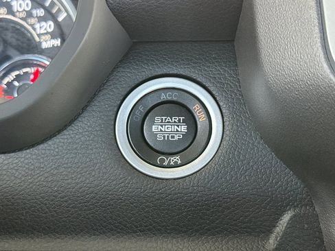 Used 2024 RAM 2500 Big Horn w/ Bed Utility Group image 33