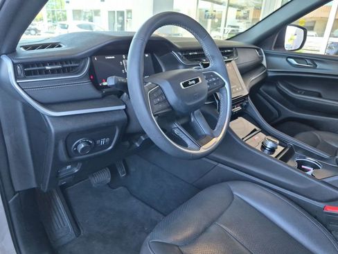 Used 2024 Jeep Grand Cherokee Laredo X AWD/4WD image 9