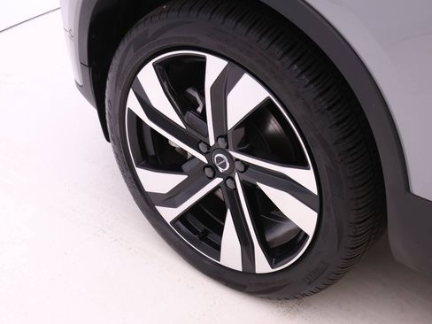 Certified 2024 Volvo XC40 B5 Plus w/ Protection Package Premier image 20