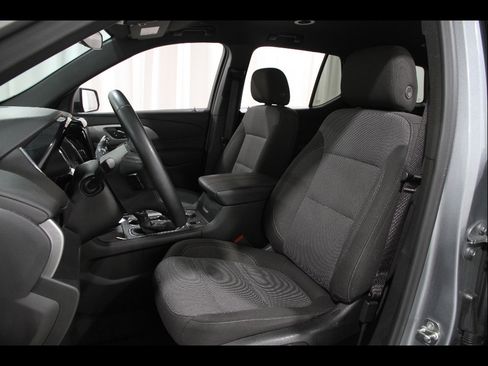 Used 2023 Chevrolet Traverse LT image 5