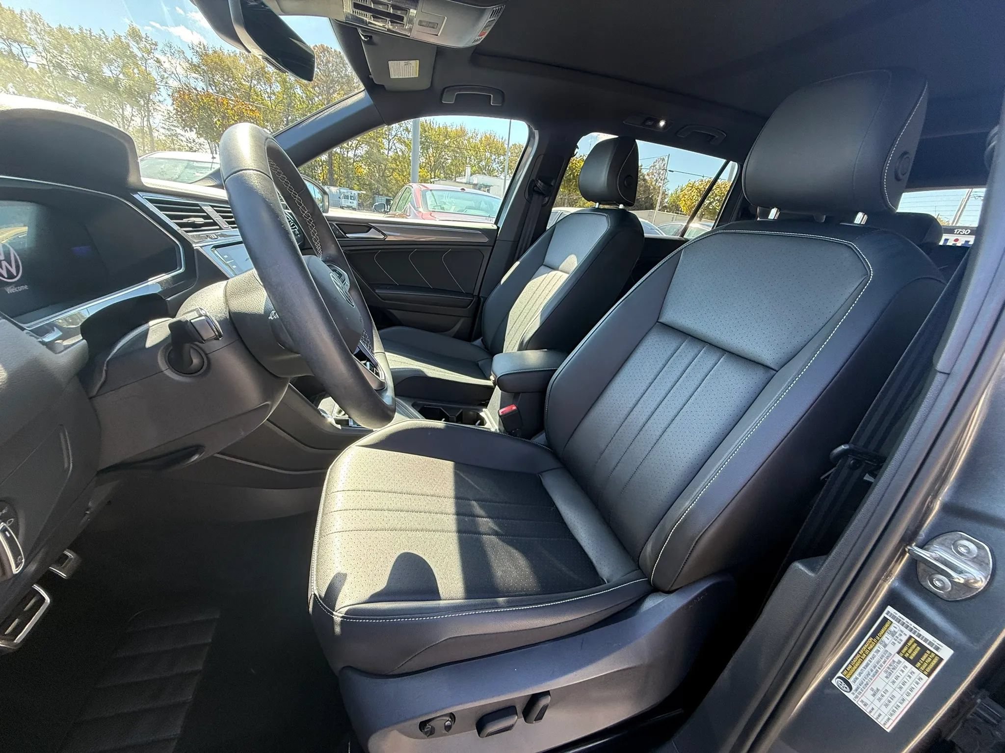 Used 2023 Volkswagen Tiguan SE R-Line FWD image 12