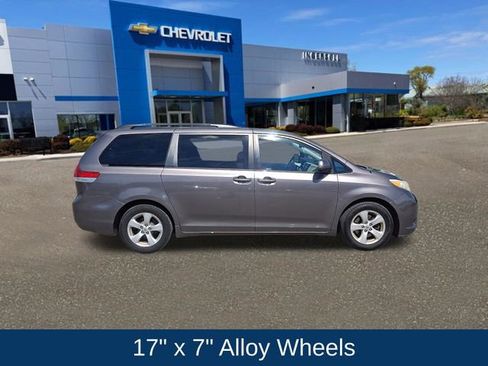 Used 2013 Toyota Sienna LE FWD image 25